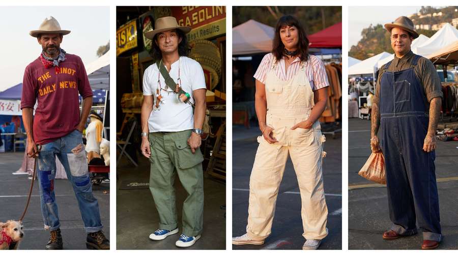 Cuatro personas con atuendos retro en un bullicioso mercado al aire libre durante el atardecer. — Moda Retro Fondos de pantalla