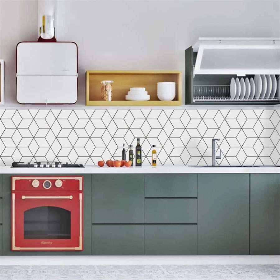 Cocina moderna con gabinetes verdes, horno rojo y salpicadero de azulejos geométricos blancos — Moderno Fondos de pantalla
