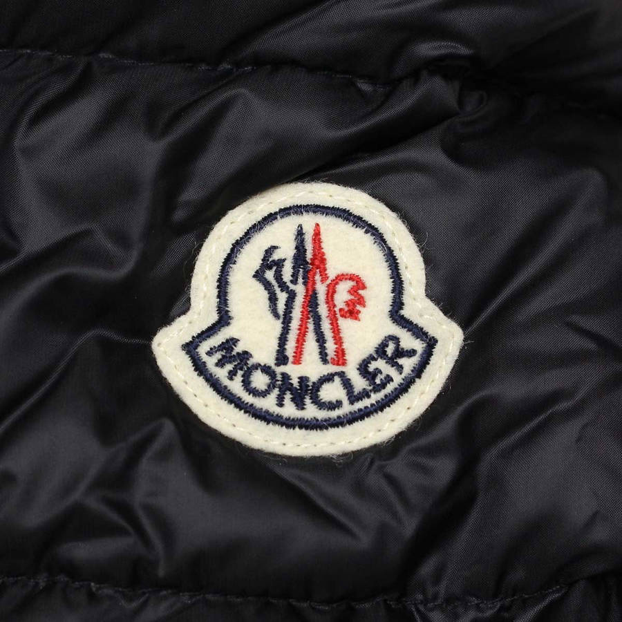 Moncler Bakgrund