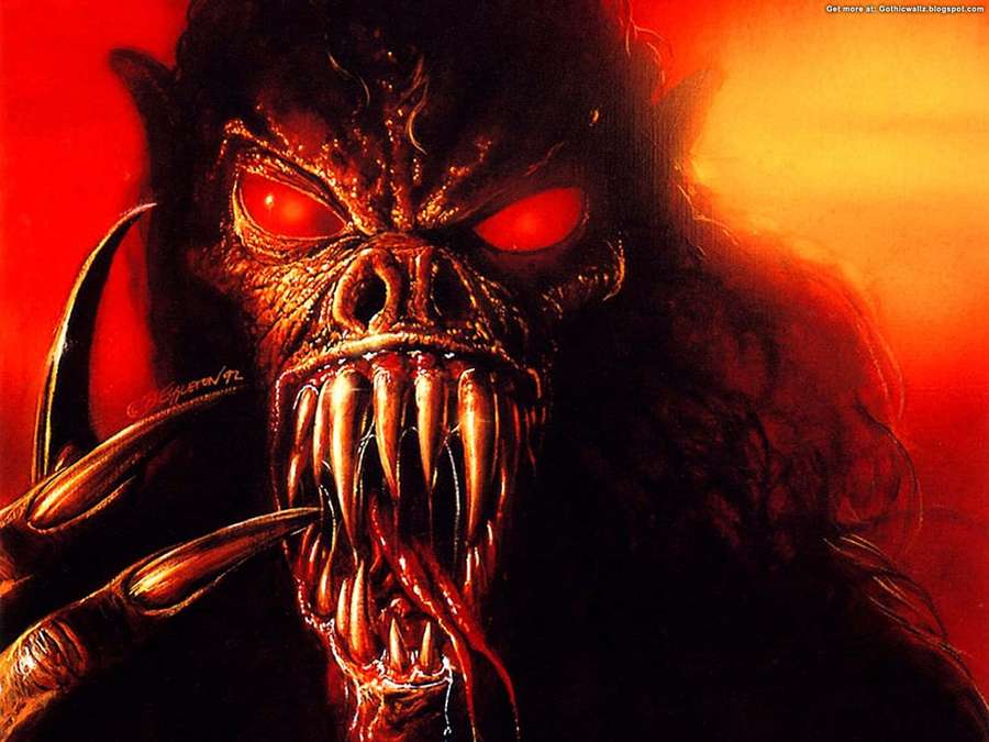 Demônio flamejante com olhos vermelhos brilhantes e presas afiadas em fundo vermelho escuro. — Monstro Papéis de Parede