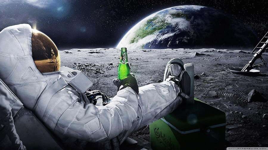Astronaut on moon enjoying beer with Earth in view — Moon Landing Wallpaper