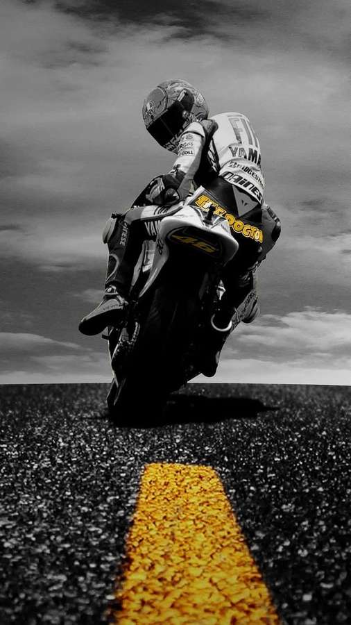 Motociclista inclinándose en una curva en una carretera con una línea central amarilla. — Motocicleta iPhone Fondos de pantalla