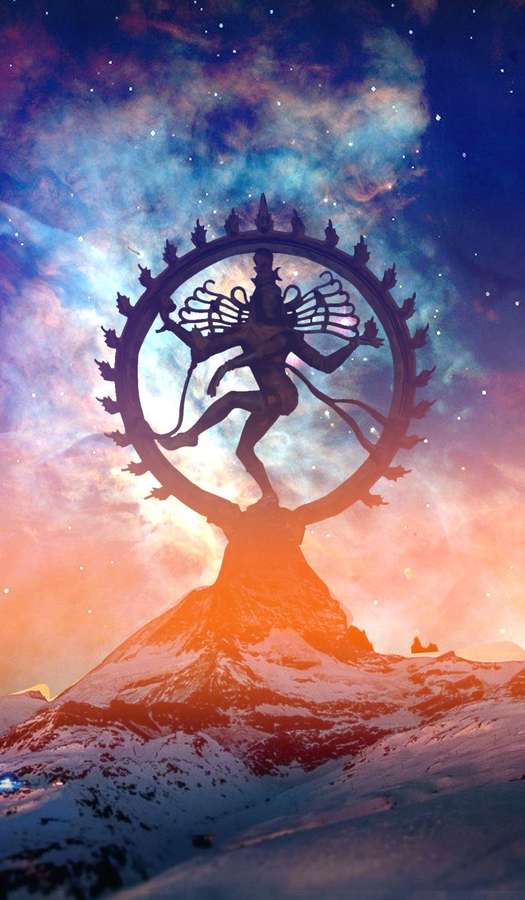 Shiva tanzt in kosmischer Silhouette auf schneebedecktem Berg unter sternenübersätem Nebelhimmel — Nataraja Bilder