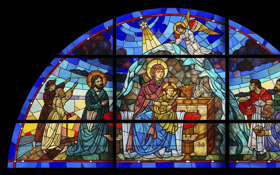 Vitral da natividade com Maria Jesus anjo pastores e animais — Natividade Papéis de Parede