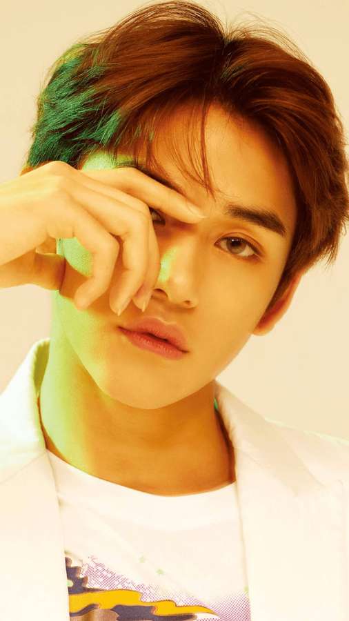 Young man with green lighting effects posing in studio — Nct Lucas Wallpaper