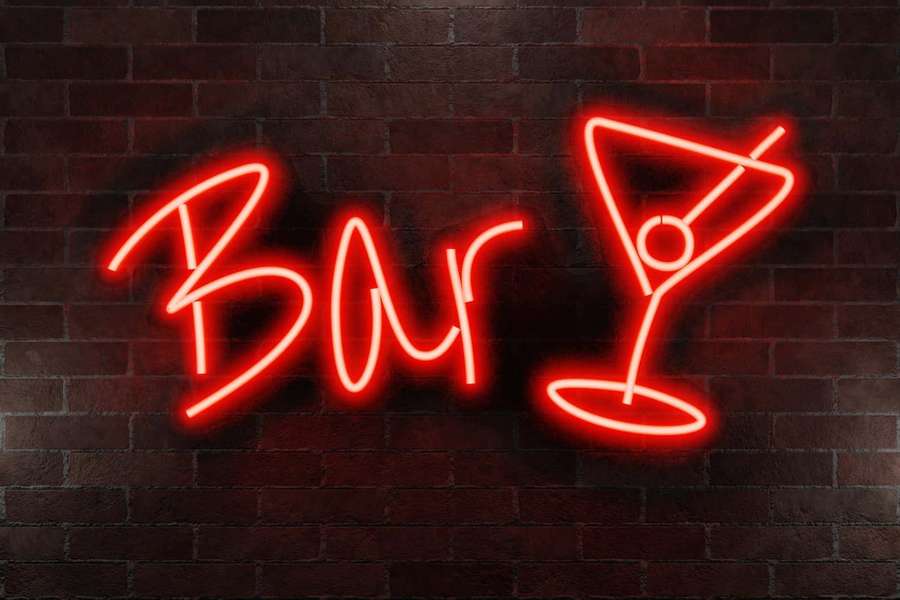 Red neon bar sign with cocktail glass on brick wall — Neon sign Background
