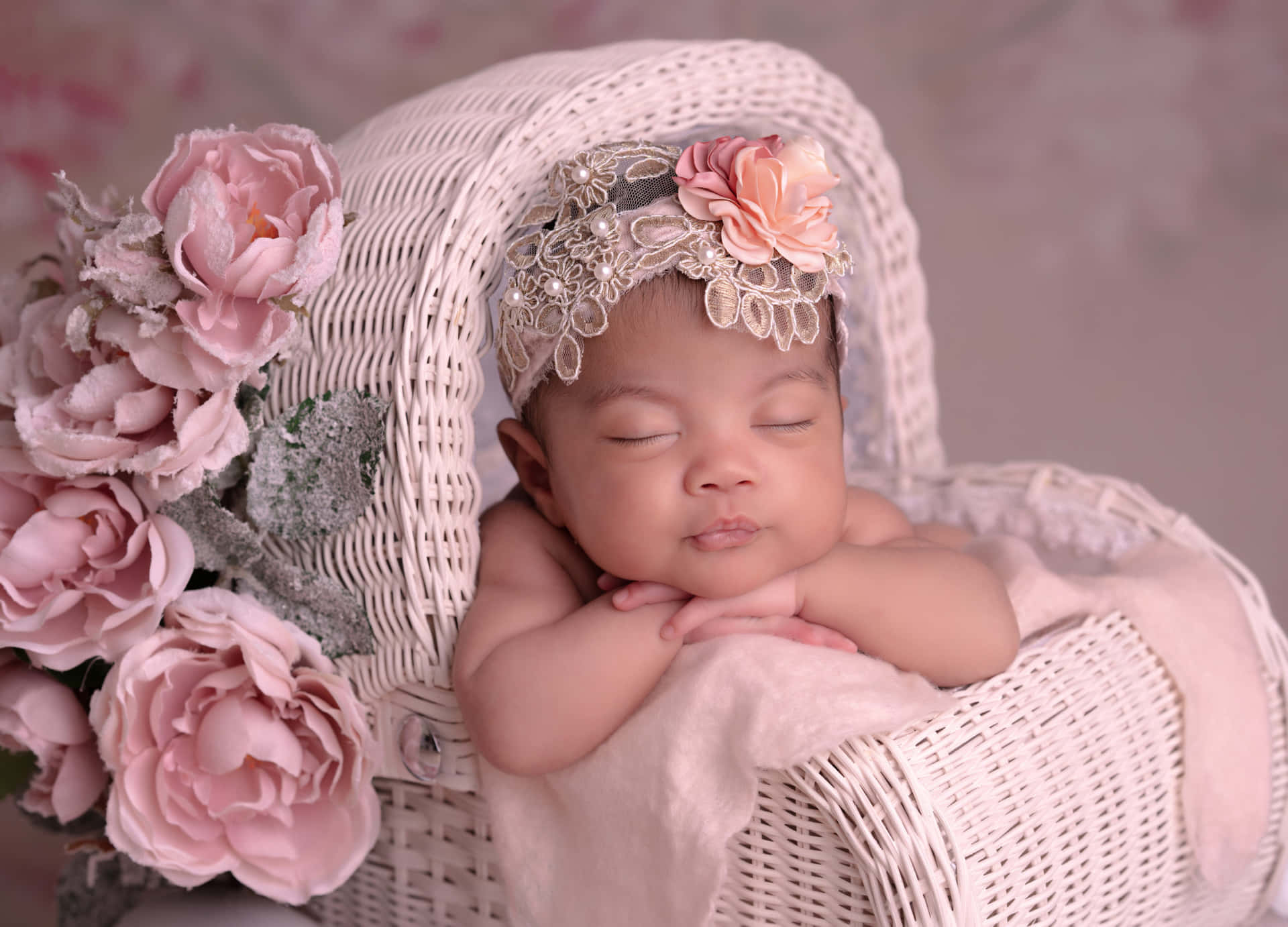 Newborn Baby Pictures Wallpaper