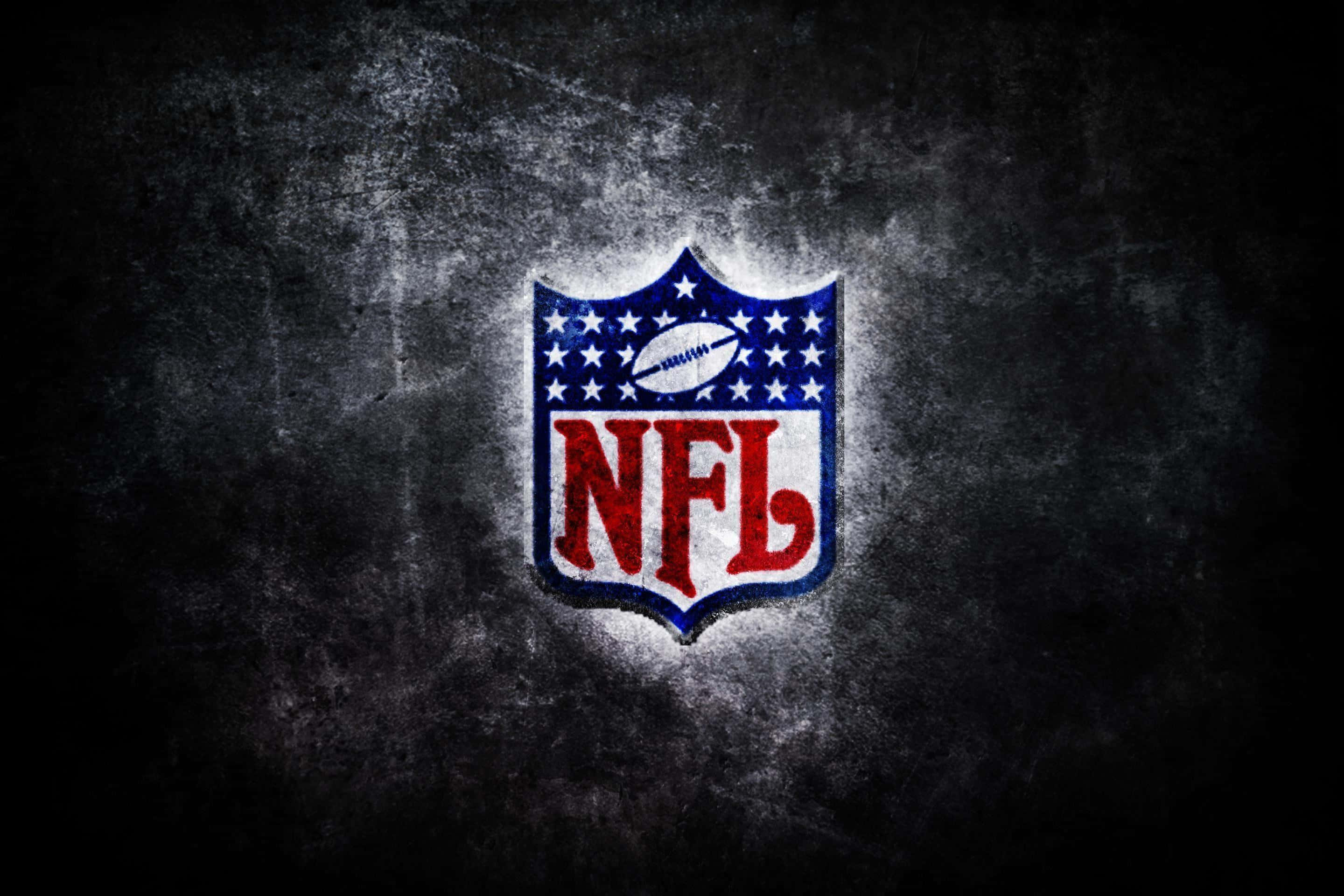 Logotipo da NFL com estrelas e futebol americano em fundo texturizado escuro. — NFL Papéis de Parede