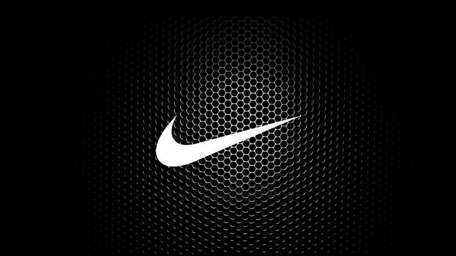 Weißes Nike-Swoosh-Logo auf schwarzem sechseckigem Mesh-Hintergrund. — Nike Logo Wallpaper