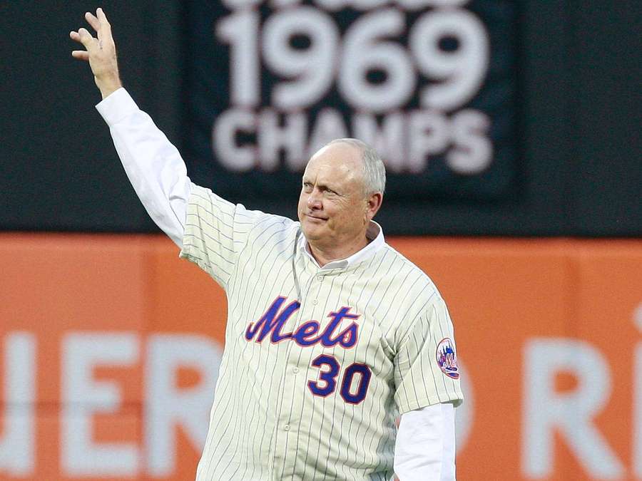 Former Mets player waves to crowd at stadium event — Nolan Ryan Wallpaper
