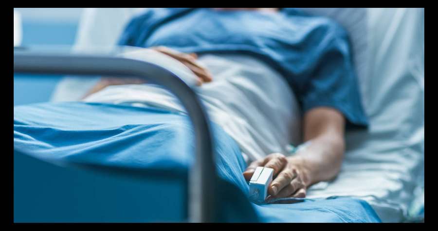 Patient's hand with pulse oximeter on hospital bed — Patient Wallpaper