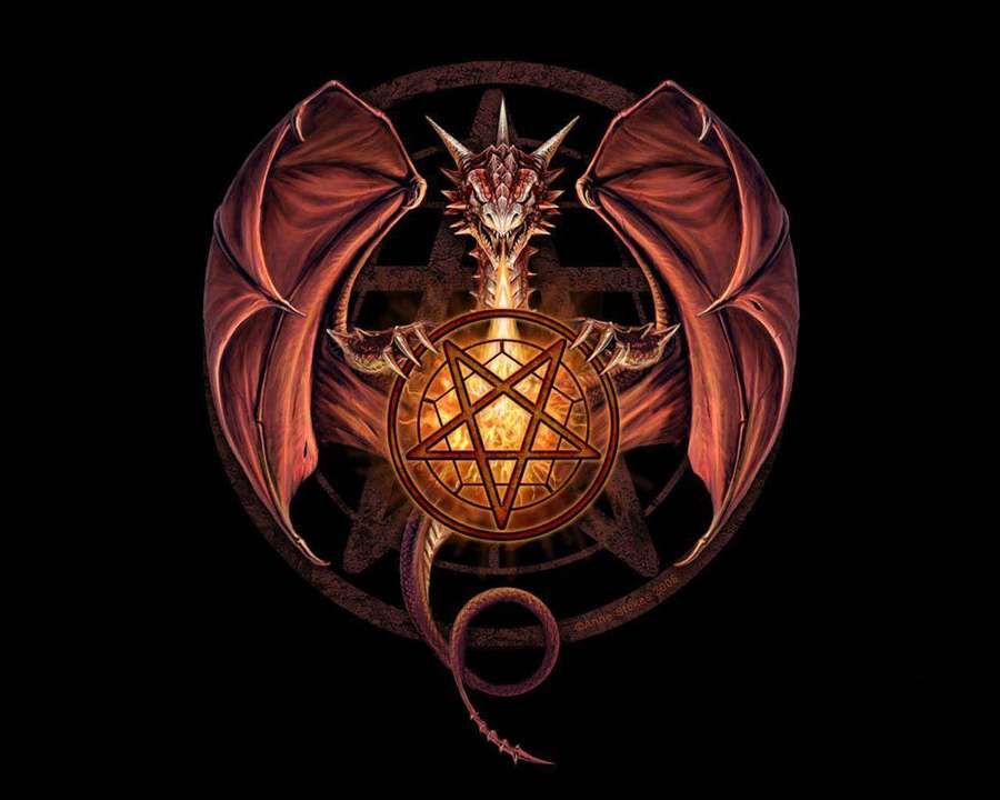 Um dragão vermelho com asas abertas sobre um pentagrama brilhante em um selo circular escuro. — Pentagrama Papéis de Parede