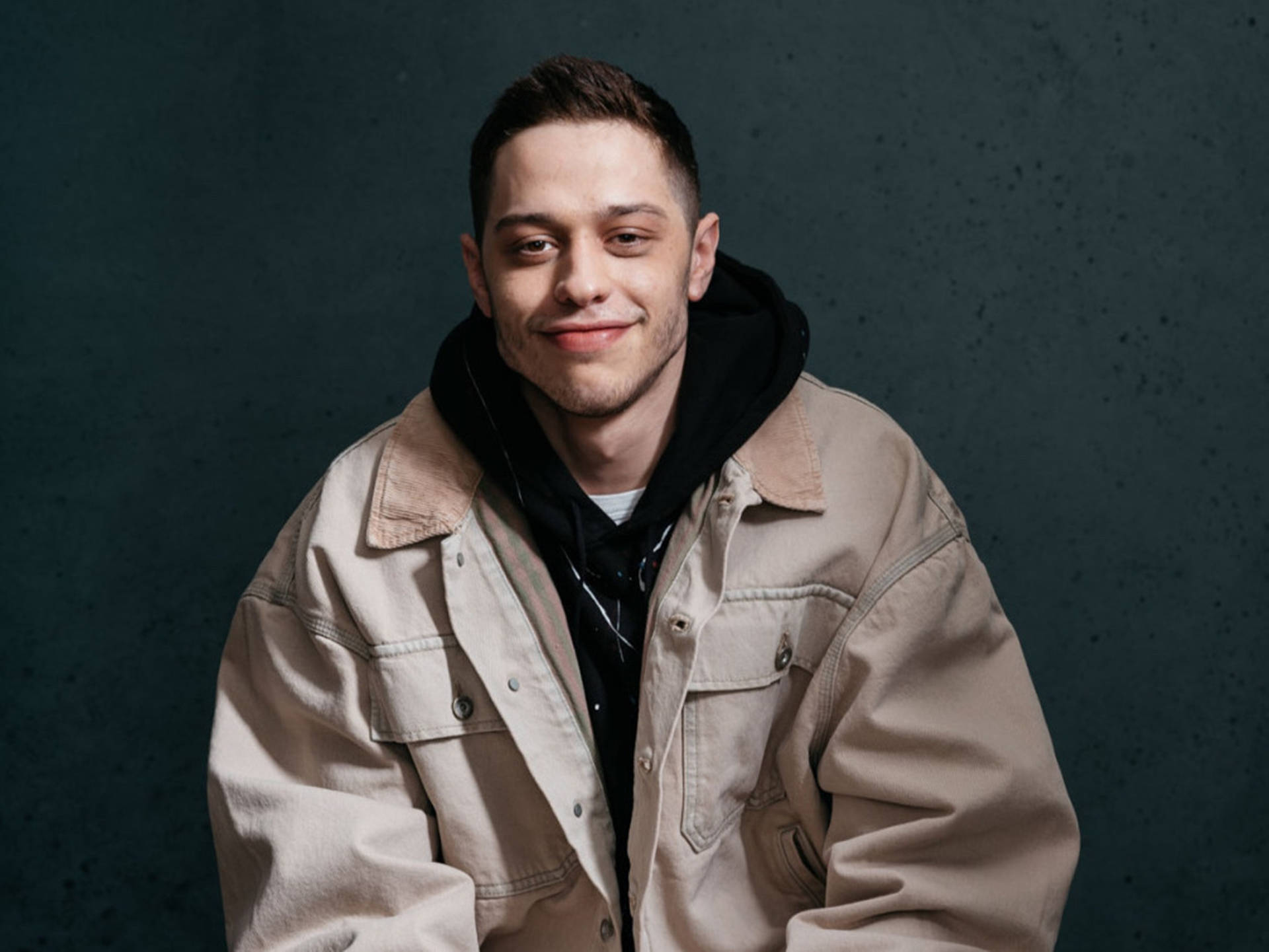 Pete Davidson Background Wallpaper