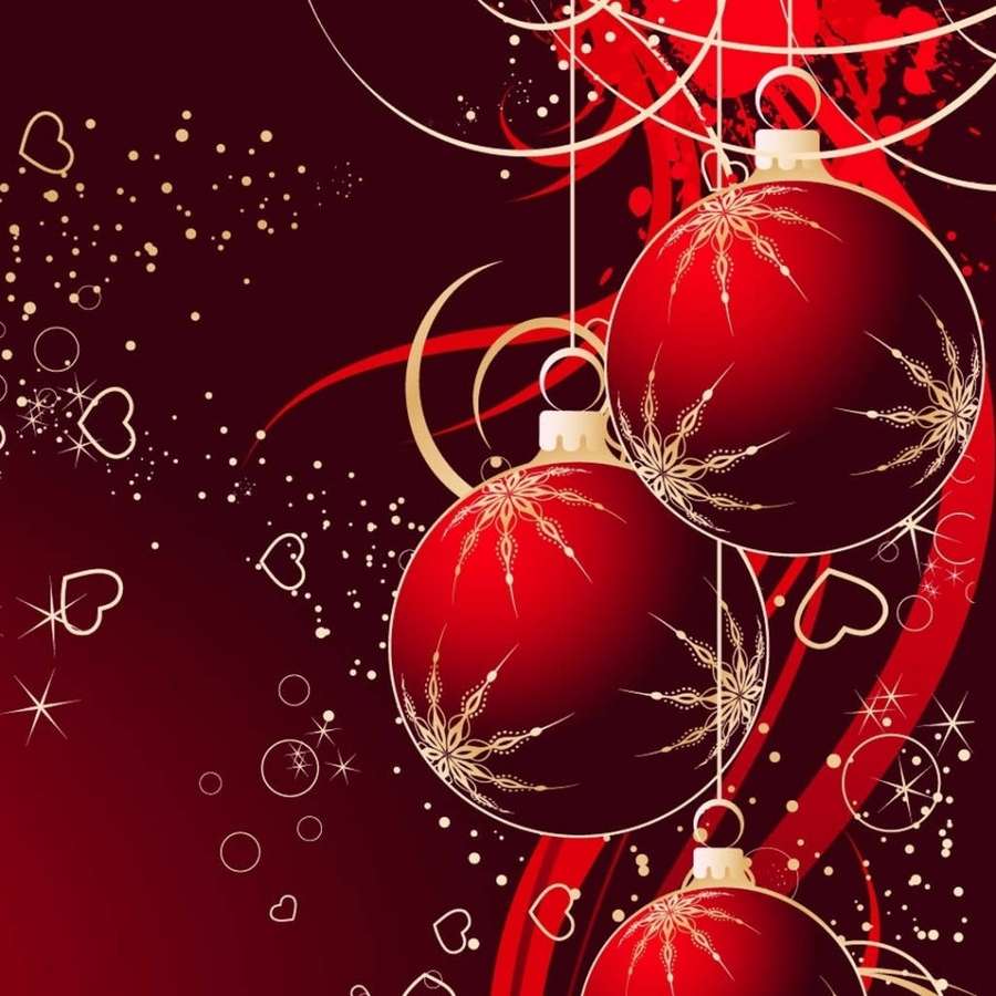 Adornos navideños rojos con diseños de copos de nieve dorados colgando sobre un fondo festivo rojo y dorado. — Pfp de Navidad Fondos de pantalla