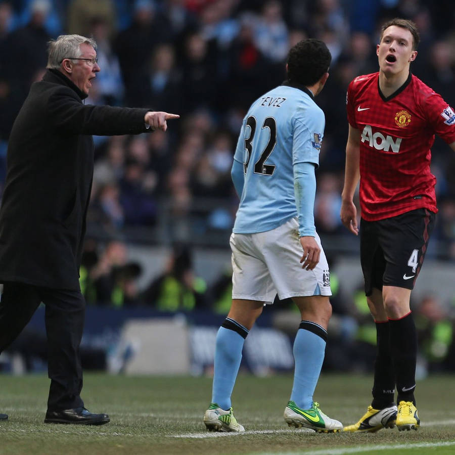 Phil Jones Achtergrond