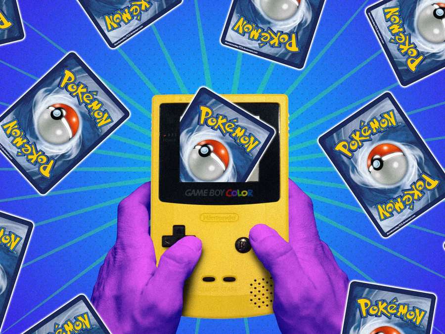 Hände, die einen gelben Game Boy Color halten, umgeben von schwebenden Pokémon-Karten. — Pokemon Gameboy Wallpaper