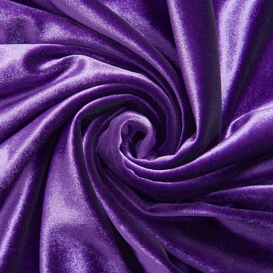 Lähikuva pyörivästä violetista samettikankaasta, jossa on pehmeitä poimuja ja kiiltävä pinta. — Purppura Sametti Taustakuvat