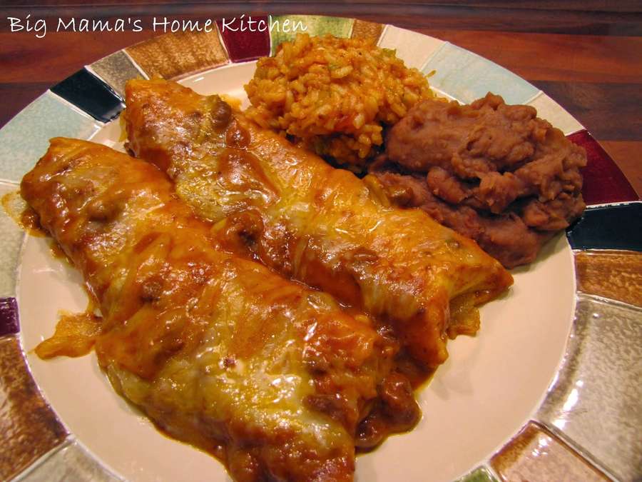 Prato de enchiladas com queijo, arroz e feijão do Big Mama's Home Kitchen. — Queijo Papéis de Parede