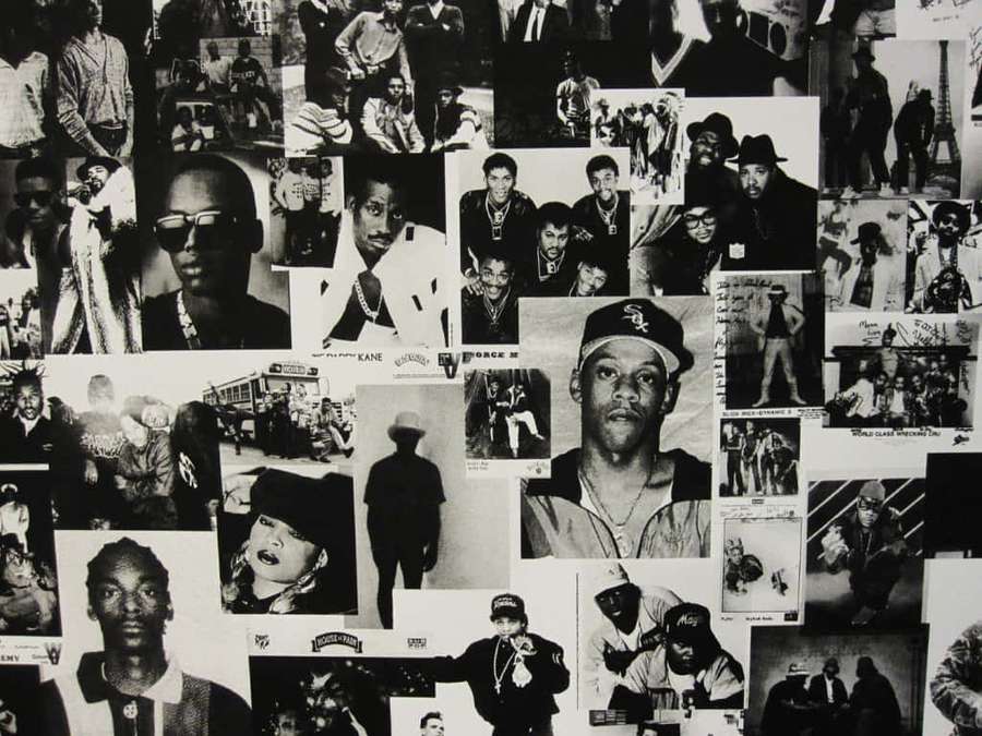 Schwarz-weiße Collage von Hip-Hop-Künstlern und Straßenszenen an einer Wand. — Rapper Collage Wallpaper