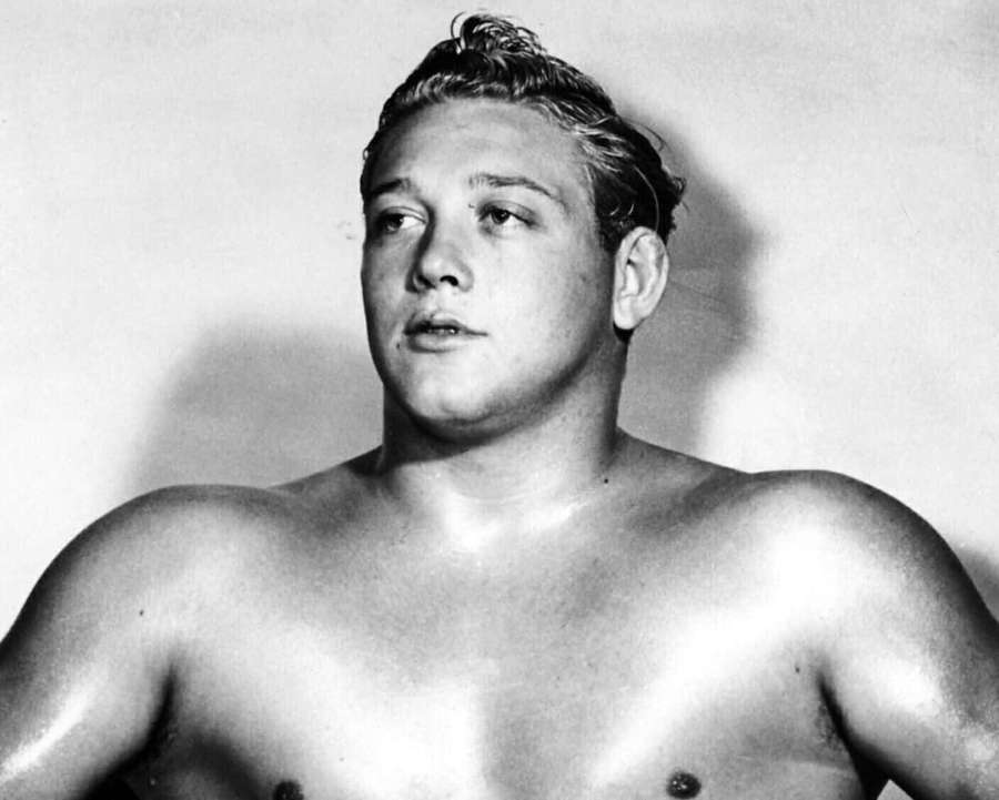 Portrait of a muscular young man with styled hair looking away from camera. — Ray Stevens Wallpaper