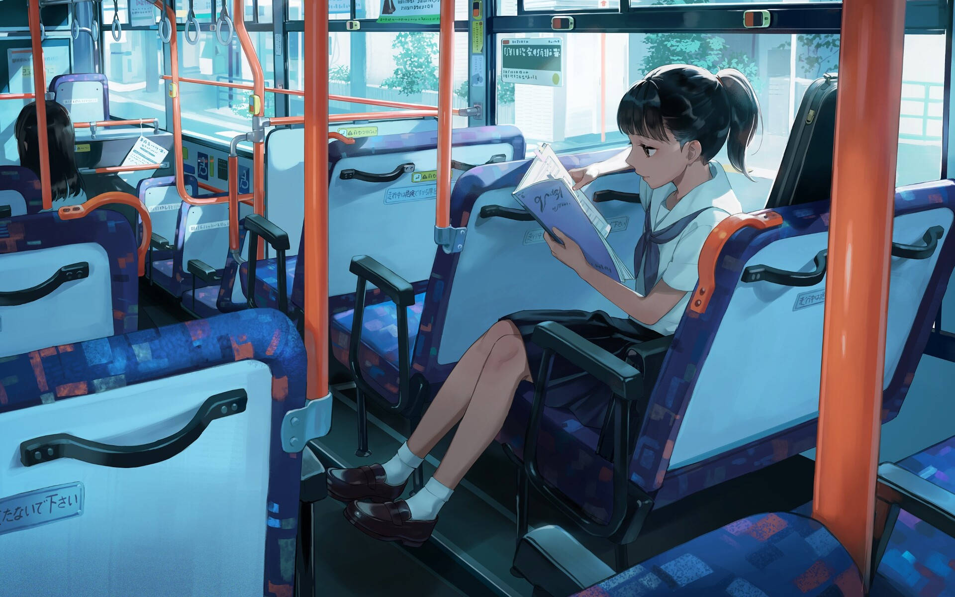 Nuori anime-tyttö koulupuvussa lukee kirjaa julkisessa bussissa. — Lukeminen Taustakuvat