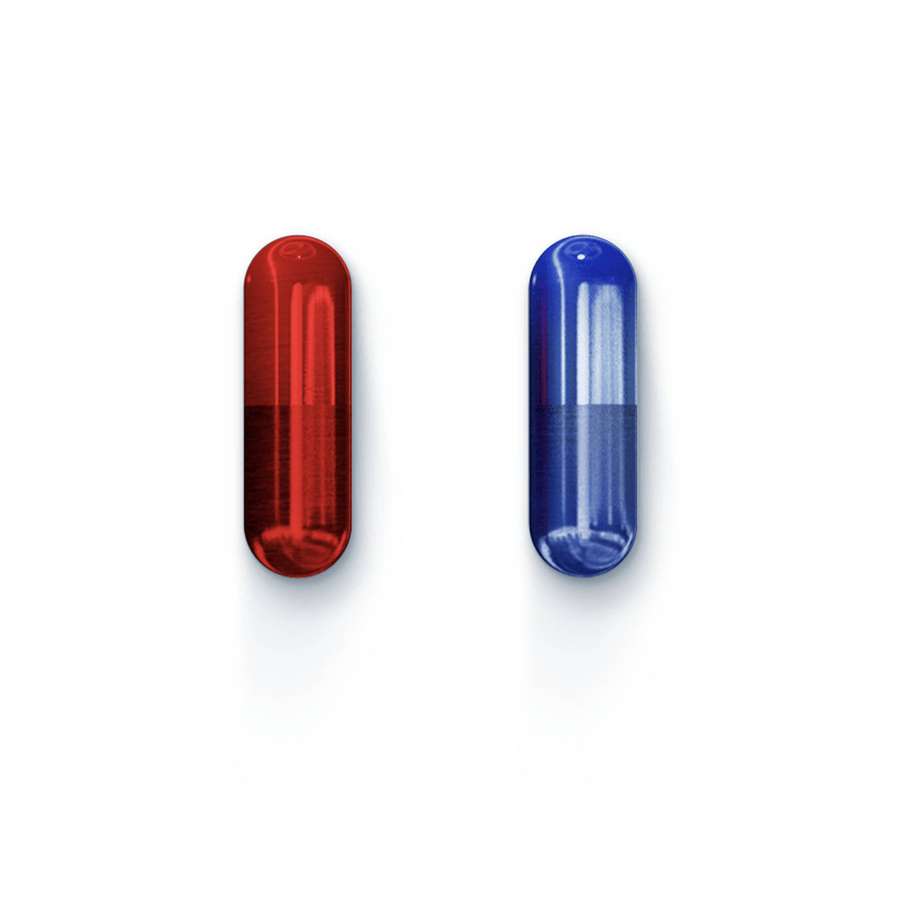 Två röda och blå medicinska kapslar på en vit bakgrund — Red And Blue Bakgrundsbilder