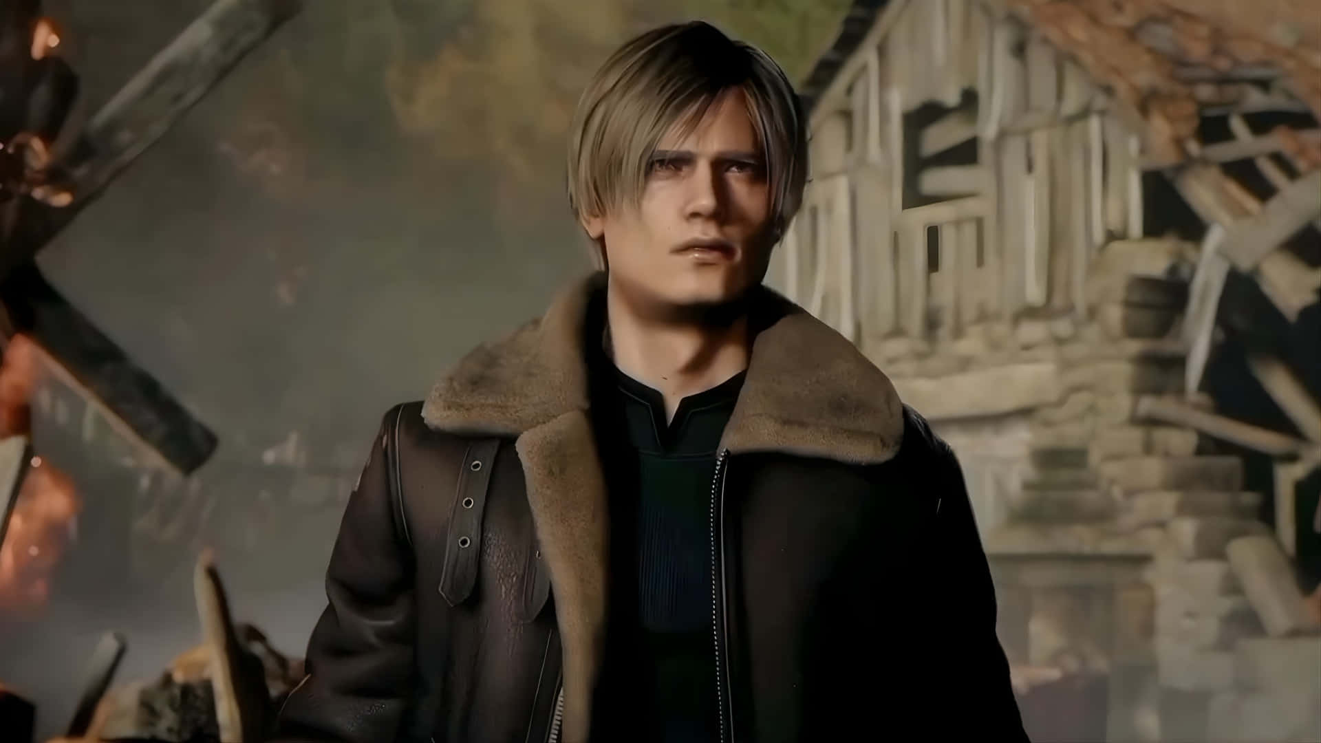 Mies nahkatakissa seisoo palavan rakennuksen edessä raunioiden kanssa. — Resident Evil Requiem Taustakuvat
