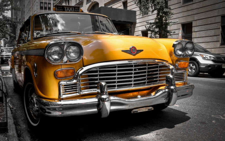 Vintage gul drosje parkert på bygate med kromdetaljer. — Retro Car Bakgrunner