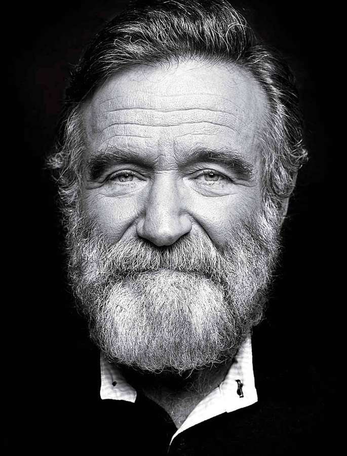 Close-up black and white portrait of a bearded man with a serious expression. — Robin williams Wallpaper