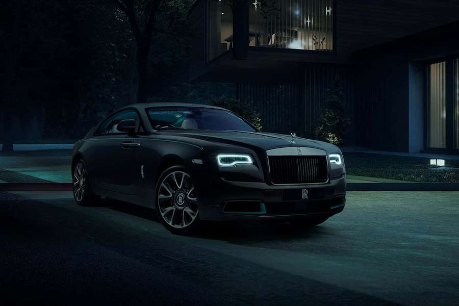 Black Rolls Royce Ghost parked at night in front of a modern house. — Rolls Royce Corniche Wallpaper