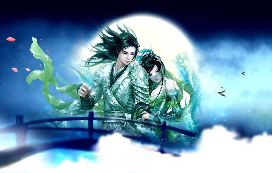 Anime-Paar in grünen Roben auf einer Brücke unter einem leuchtenden Mond mit schwebenden Blütenblättern. — Romantischer Mond Wallpaper