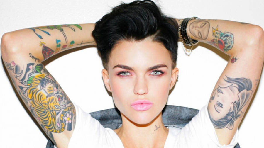 Ruby Rose Achtergrond