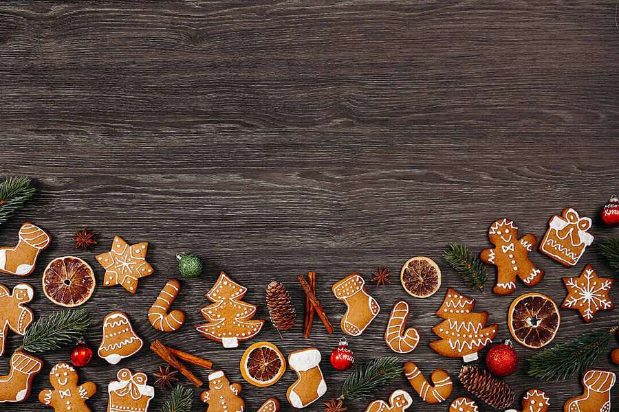 Festive gingerbread cookies pinecones and dried oranges on dark wood. — Rustic Christmas Wallpaper
