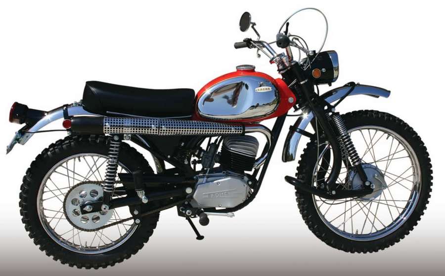 Klassisches rotes und chromfarbenes Offroad-Motorrad mit schwarzem Sitz und Stollenreifen. — Sachs Motorcycle Wallpaper