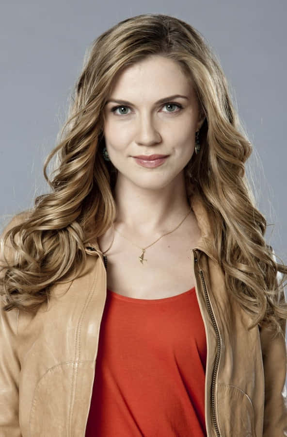 Sara Canning Wallpaper