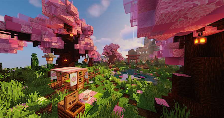 Minecraft-Dorf unter rosa Kirschblütenbäumen mit leuchtenden Laternen und einem Teich. — Schönes Minecraft Wallpaper