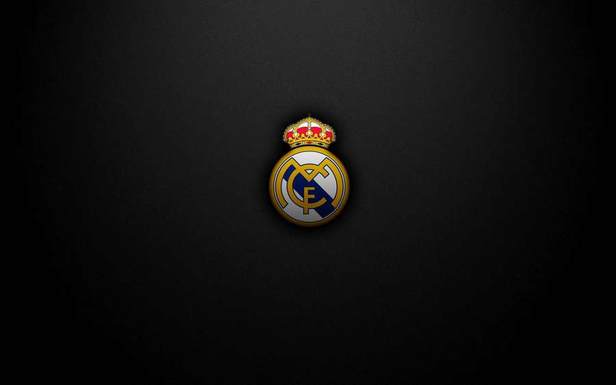 Real Madrid Fußballverein Logo zentriert auf schwarzem Hintergrund — Schwarzer Desktop Wallpaper