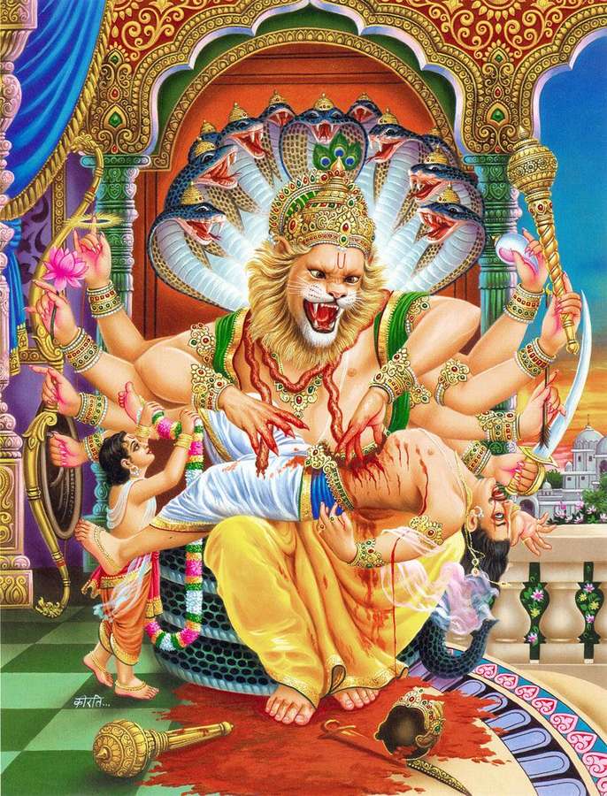 Deidad hindú con cabeza de león y múltiples brazos, con una corona de cobra, sosteniendo armas y un niño, sentada en un trono con manchas de sangre. — Señor Narasimha Fondos de pantalla
