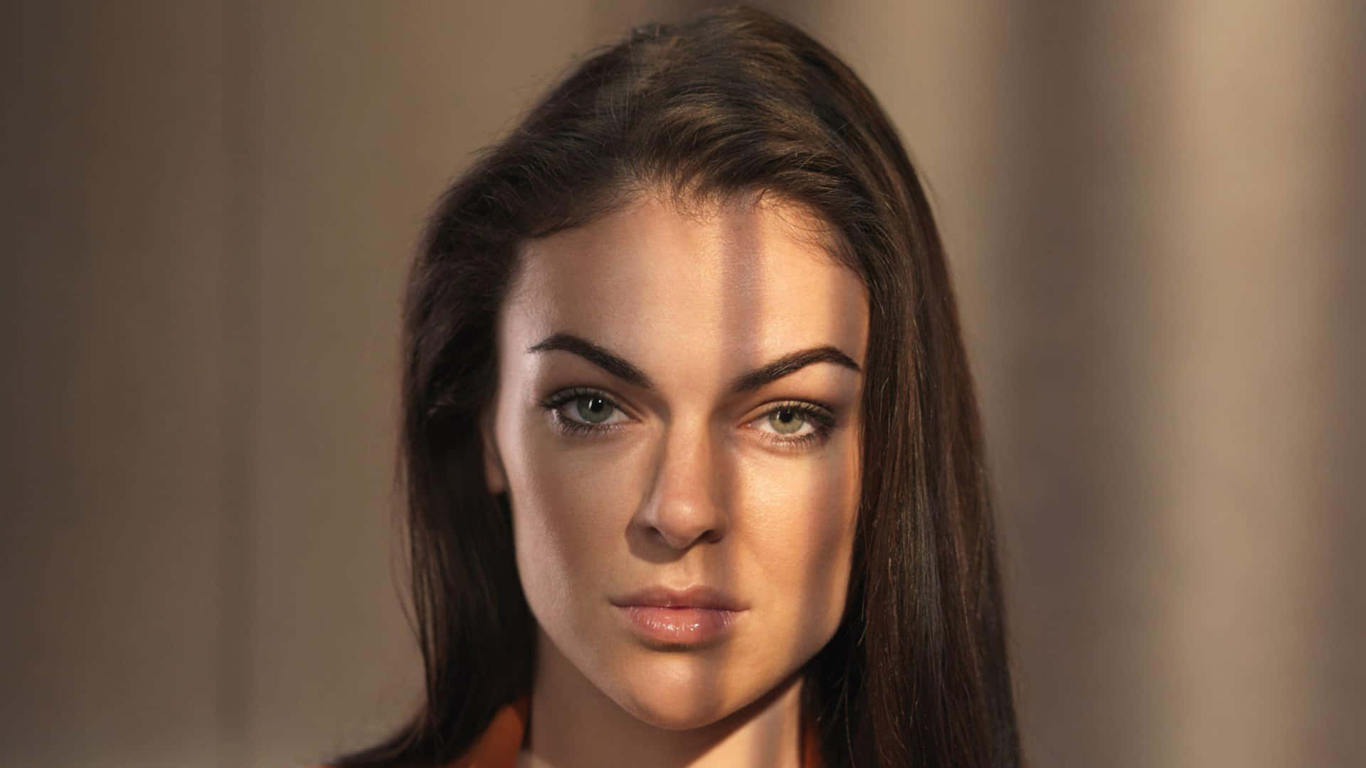 Serinda Swan Bakgrunnsbildet