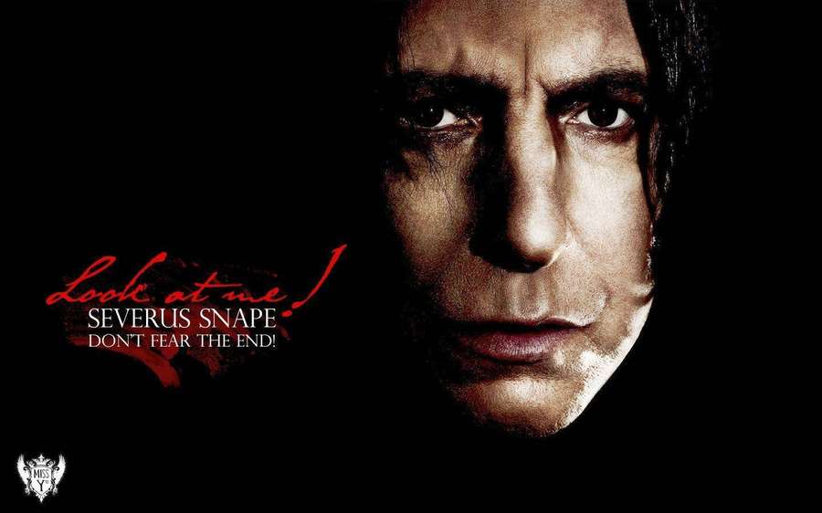 Severus Snape'n intensiiviset kasvot punaisella tekstillä 'Look at me! SEVERUS SNAPE DON'T FEAR THE END!' — Severus Snape Taustakuvat