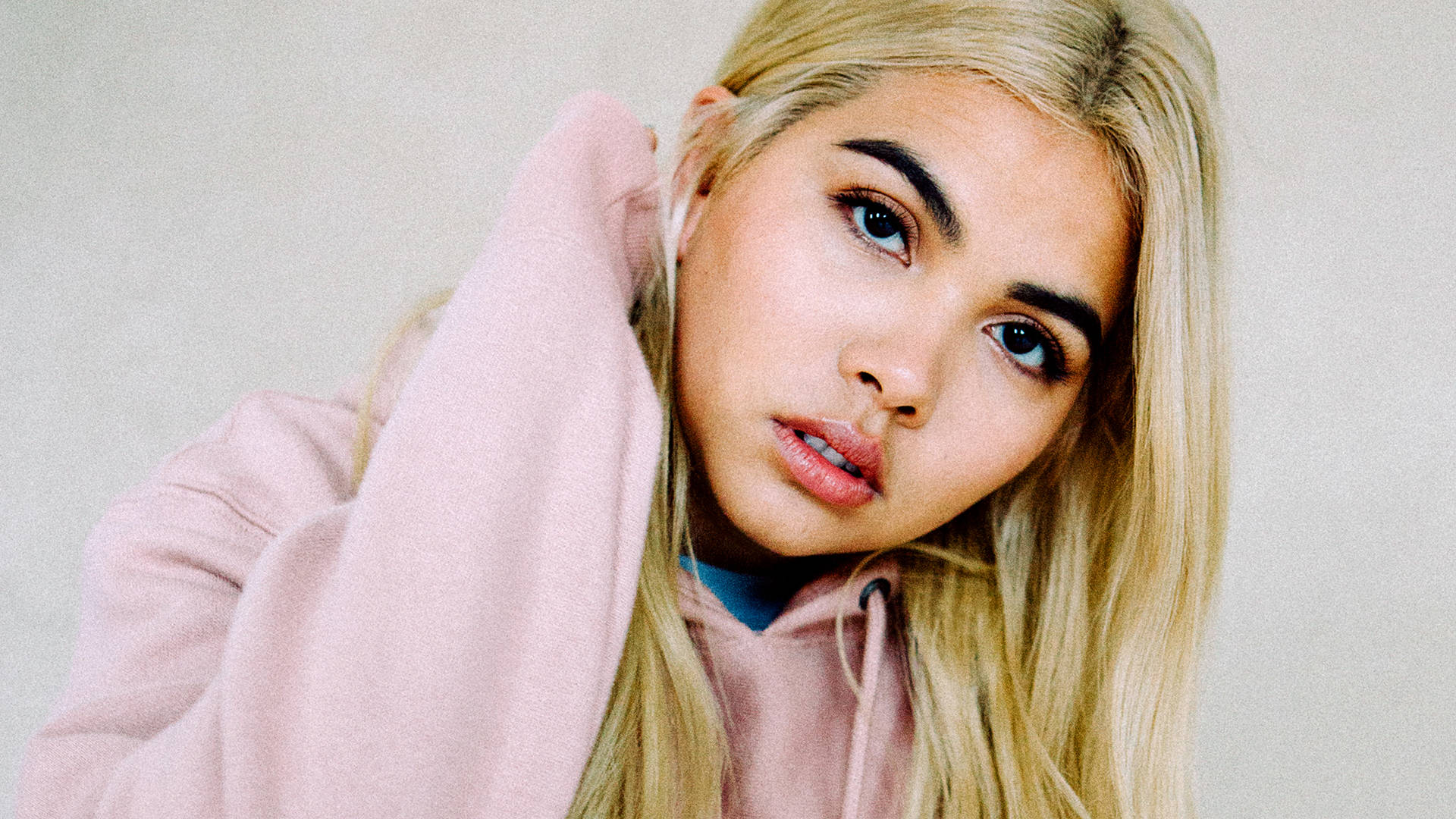 Sfondo Di Hayley Kiyoko