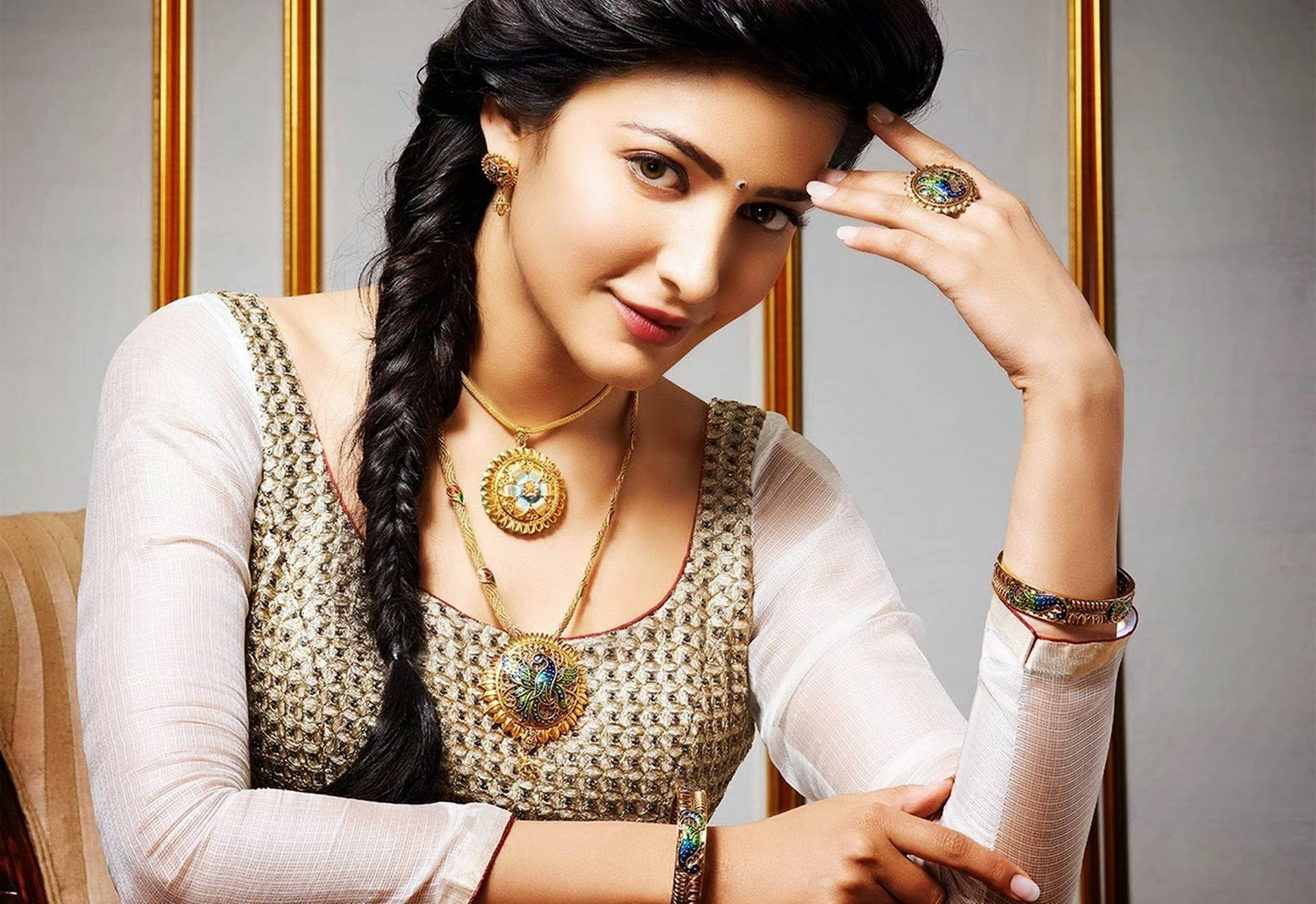 Shruti Hassan Hd Pictures Wallpaper