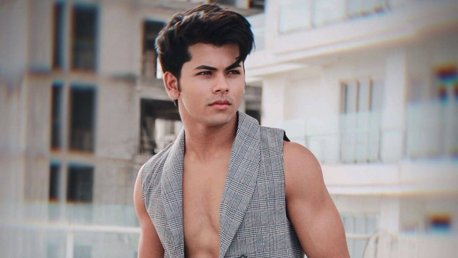 Siddharth Nigam Achtergrond