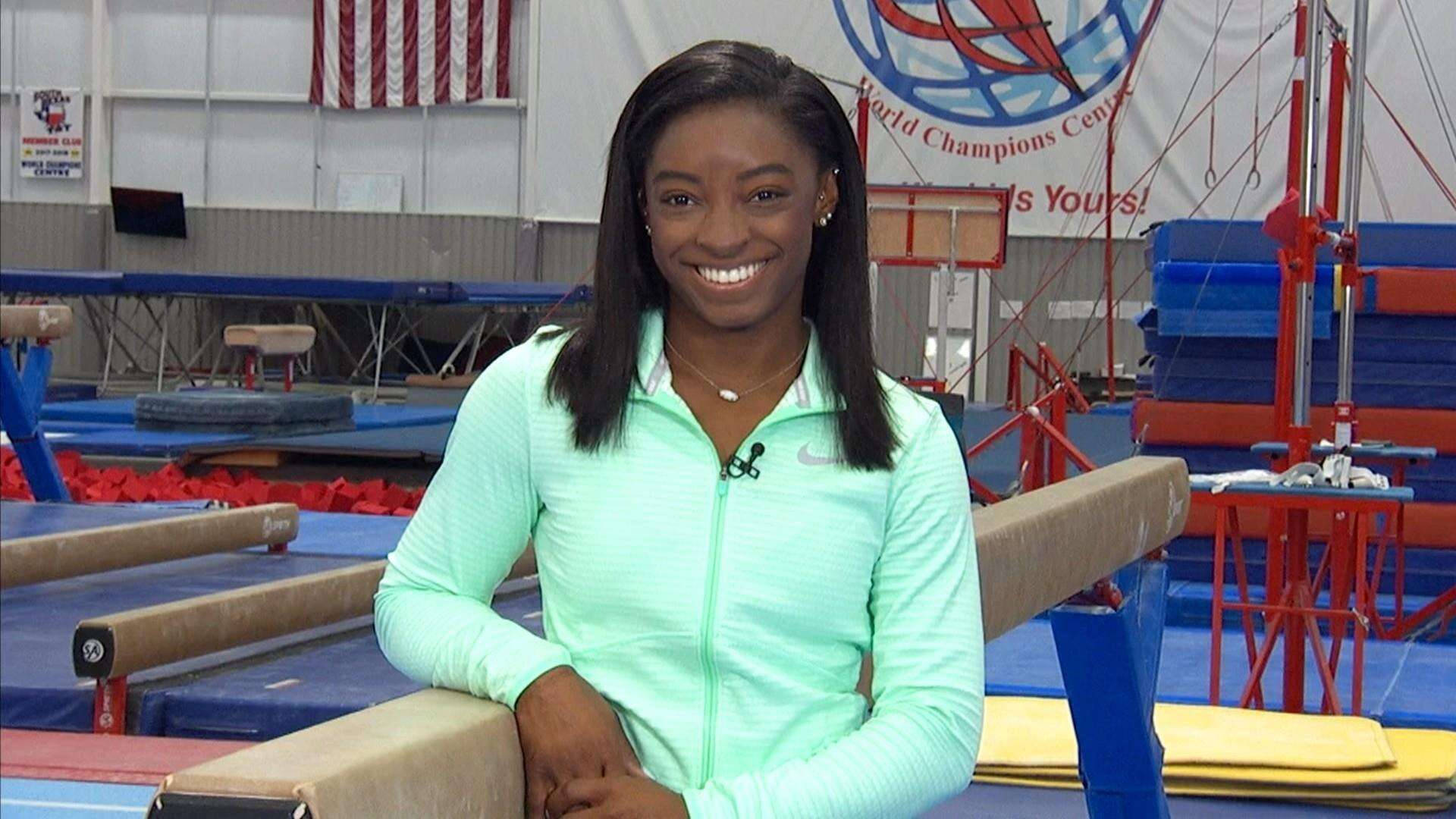 Simone Biles Sfondo