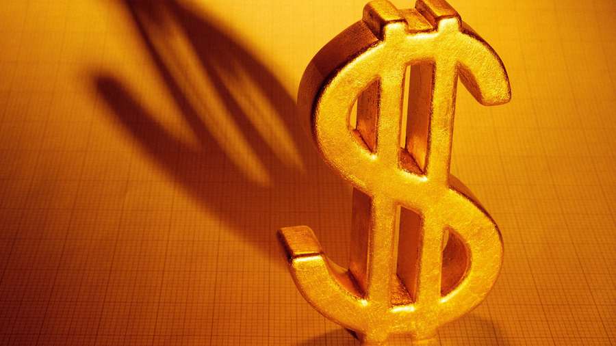 Símbolo de dólar dourado em papel quadriculado com sombra dramática. — Sinal de dinheiro Papéis de Parede