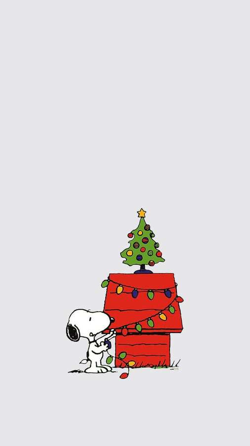 Snoopy ripustaa jouluvaloja punaiseen koirankoppiinsa, jonka päällä on koristeltu puu. — Snoopy Joulua Taustakuvat