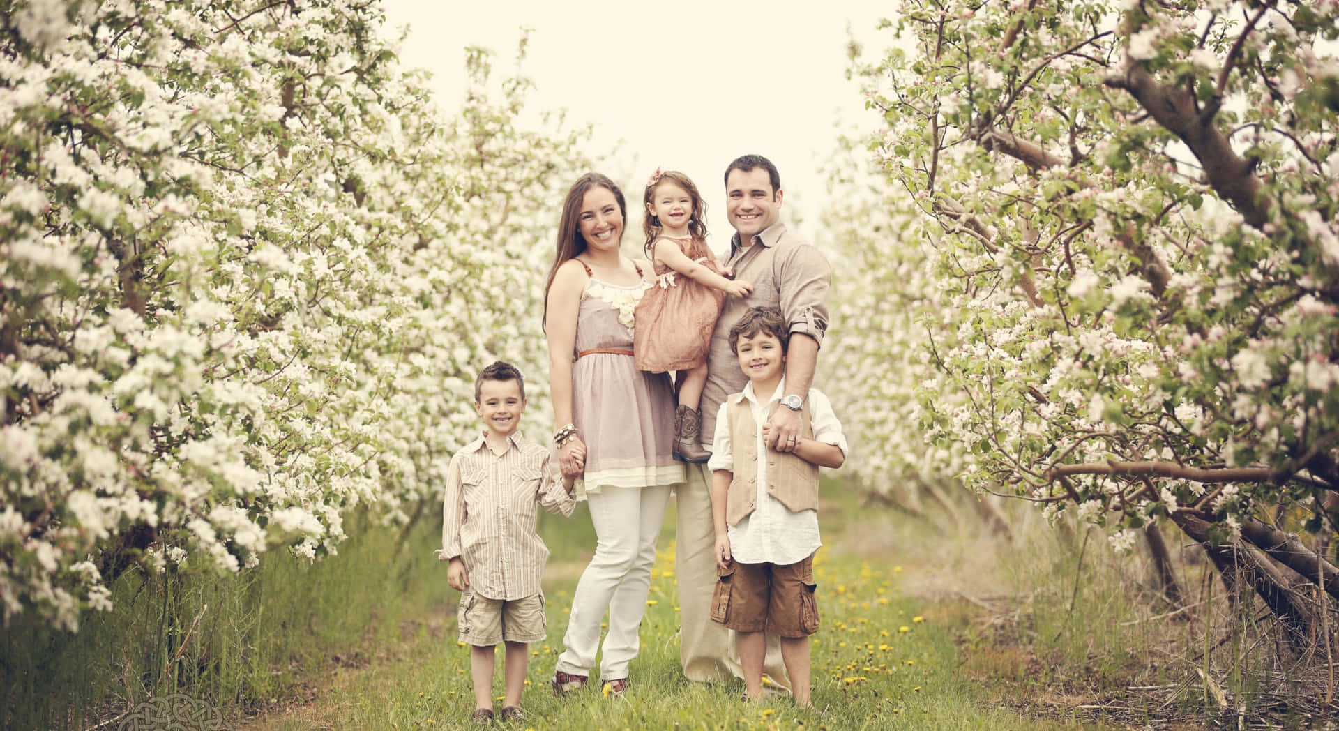 Spring Family Pictures Wallpaper