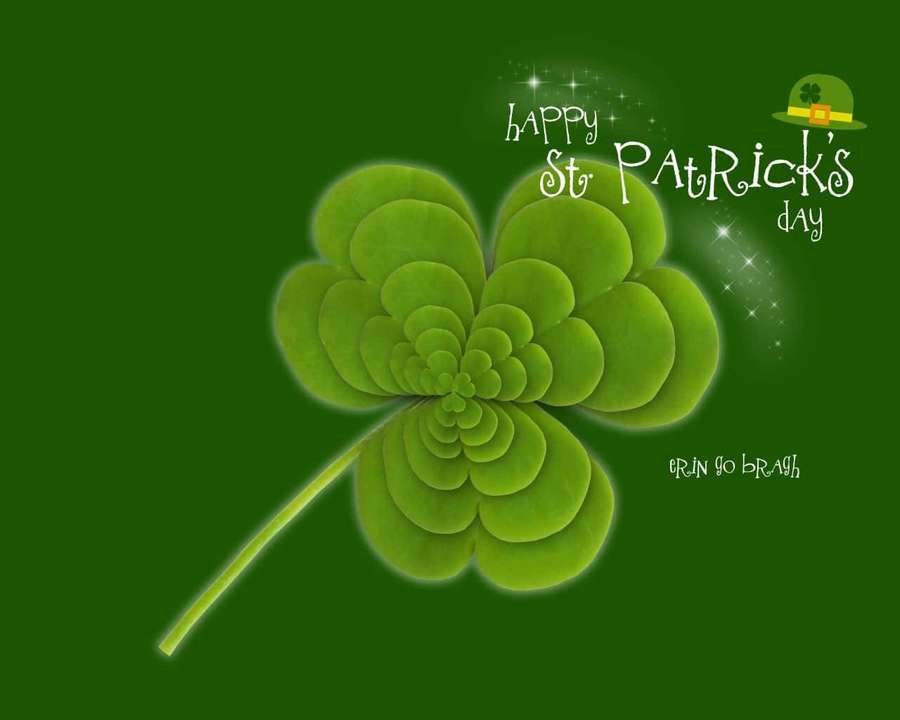 A glowing four-leaf clover with St Patrick's Day text and sparkles on green background. — St Patrick's Day Background