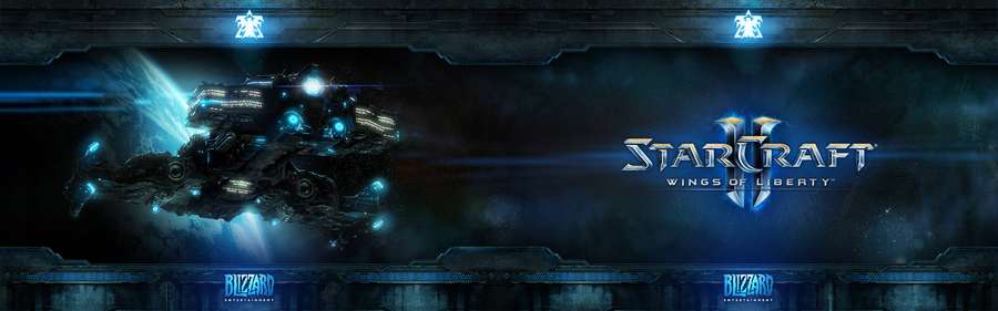 Futuristisk rumskib med lysende blå lys i rummet nær StarCraft II Wings of Liberty-logoet. — Starcraft 2 Wallpapers