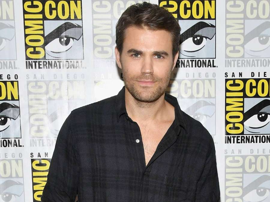Actor Paul Wesley at Comic-Con International wearing a black plaid shirt. — Stefan Salvatore Wallpaper